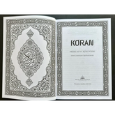 Open boek met versierd blad van de Koran in Poolse vertaling, Polski Quran